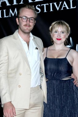 LOS ANGELES - SEP 24: Thomas van Kalken, Mia Weinberger, 2022 Catalina Film Festivali - Cumartesi Kırmızı Halı 923, Casino 'da 24 Eylül 2022, Avalon, CA