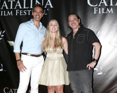 LOS ANGELES - SEP 24: TJ Ramini, Brittany Rietz, JB Storey at the 2022 Catalina Film Festivali - Cumartesi Kırmızı Halı 923 22 Casino 'da 24 Eylül 2022, Avalon, CA