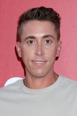 LOS ANGELES - SEP 28: Logan Noh Regal LA 'deki Bros Premiere' de 28 Eylül 2022 'de Los Angeles, CA