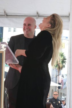 LOS ANGELES - 19 Eylül 2022 'de Los Angeles, CA' da Kelly Clarkson Star Töreni 'nde Jason Halbert ve Kelly Clarkson.