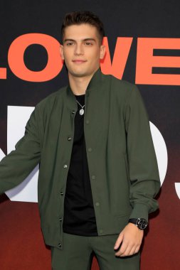 LOS ANGELES - 11 Ekim 2022 'de Los Angeles, CA' da TCL Çin Tiyatrosu 'nda Michael Barbieri Cadılar Bayramı' nda dünya prömiyerini bitirdi.