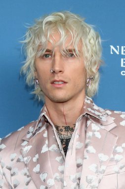 LOS ANGELES - OCT 16: Colson Baker namı diğer Makineli Tüfek Kelly Newport Plaj Film Festivali Onur ve 10 Aktör Balboa Bay Resort 'ta 16 Ekim 2022 Newport Beach, CA