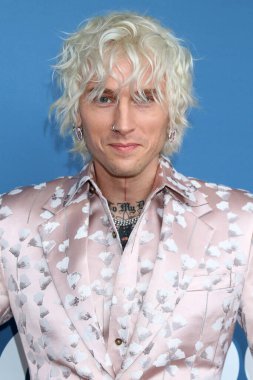 LOS ANGELES - OCT 16: Colson Baker namı diğer Makineli Tüfek Kelly Newport Plaj Film Festivali Onur ve 10 Aktör Balboa Bay Resort 'ta 16 Ekim 2022 Newport Beach, CA