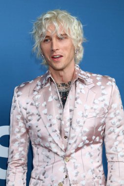 LOS ANGELES - OCT 16: Colson Baker namı diğer Makineli Tüfek Kelly Newport Plaj Film Festivali Onur ve 10 Aktör Balboa Bay Resort 'ta 16 Ekim 2022 Newport Beach, CA