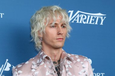 LOS ANGELES - OCT 16: Colson Baker namı diğer Makineli Tüfek Kelly Newport Plaj Film Festivali Onur ve 10 Aktör Balboa Bay Resort 'ta 16 Ekim 2022 Newport Beach, CA