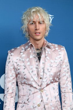 LOS ANGELES - OCT 16: Colson Baker namı diğer Makineli Tüfek Kelly Newport Plaj Film Festivali Onur ve 10 Aktör Balboa Bay Resort 'ta 16 Ekim 2022 Newport Beach, CA