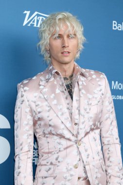 LOS ANGELES - OCT 16: Colson Baker namı diğer Makineli Tüfek Kelly Newport Plaj Film Festivali Onur ve 10 Aktör Balboa Bay Resort 'ta 16 Ekim 2022 Newport Beach, CA