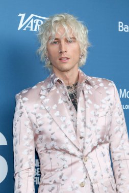 LOS ANGELES - OCT 16: Colson Baker namı diğer Makineli Tüfek Kelly Newport Plaj Film Festivali Onur ve 10 Aktör Balboa Bay Resort 'ta 16 Ekim 2022 Newport Beach, CA