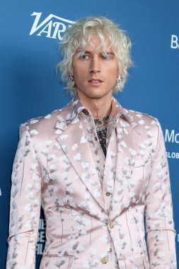 LOS ANGELES - OCT 16: Colson Baker namı diğer Makineli Tüfek Kelly Newport Plaj Film Festivali Onur ve 10 Aktör Balboa Bay Resort 'ta 16 Ekim 2022 Newport Beach, CA