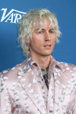 LOS ANGELES - OCT 16: Colson Baker namı diğer Makineli Tüfek Kelly Newport Plaj Film Festivali Onur ve 10 Aktör Balboa Bay Resort 'ta 16 Ekim 2022 Newport Beach, CA