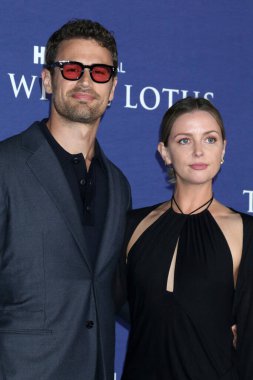 LOS ANGELES - Theo James, Ruth Kearney The White Lotus Sezon 2 Bölüm 20 Goya Stüdyoları 'nda 20 Ekim 2022, Los Angeles, CA