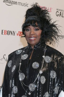 LOS ANGELES - 22 Ekim 2022 'de Santa Monica, CA' da 5. Geleneksel Giyilebilir Sanat Galasında Patti Labelle