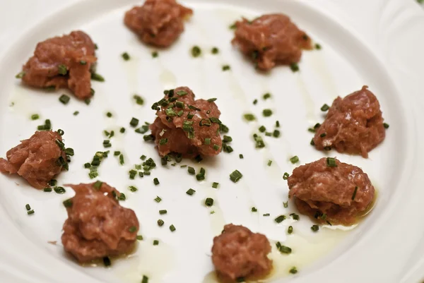 Bite sized carne cruda — Stock Photo, Image