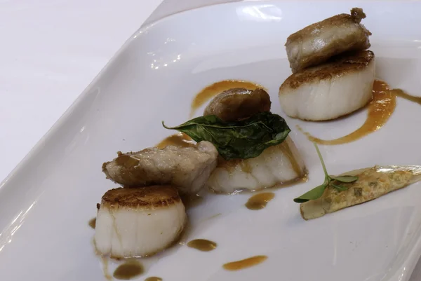 Scallops and sweetbreads — Stock Photo, Image