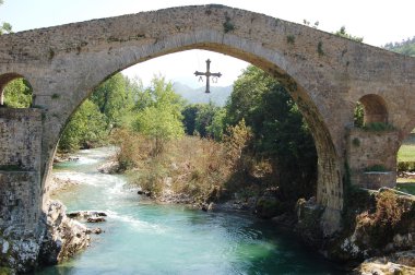 Cangas de gidebildiğimiz