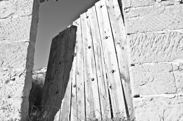 Ramshackle porta — Fotografia de Stock