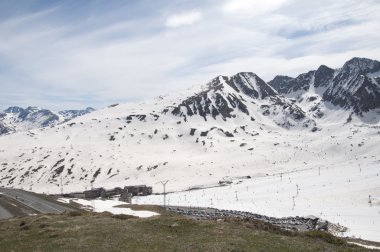 bir pas de la casa, andorra dağlarda kar yağdı