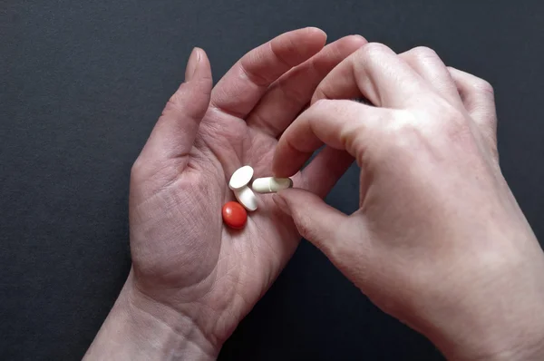 Pastillas en la mano — Foto de Stock