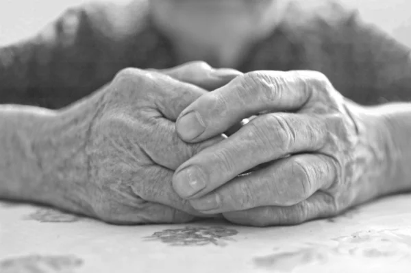 Стара жінка руку — стокове фото