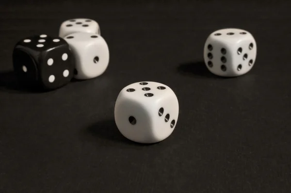 Dices blanco y negro —  Fotos de Stock