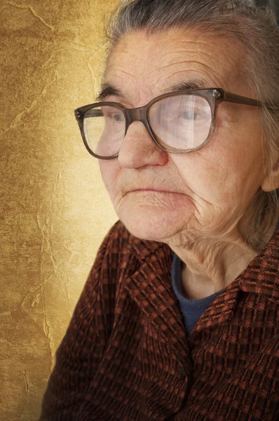 Portret van oude vrouw — Stockfoto