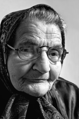 Yaşlı bir kadının portresi.