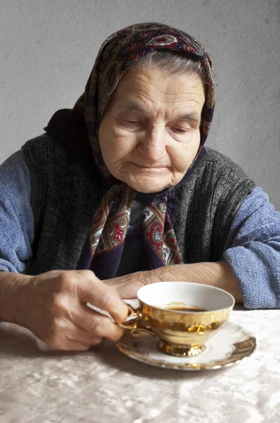 Portrait of an elderly woman — Stock Photo, Image