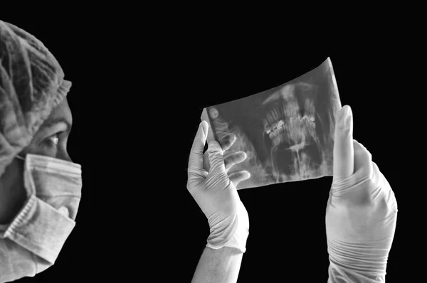 Female doctor examining an x-ray — Stock Photo, Image