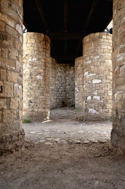 eski bir köprü ayağı