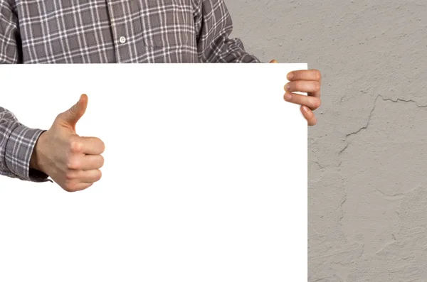 Pessoa com placa branca mostrando polegar para cima . — Fotografia de Stock
