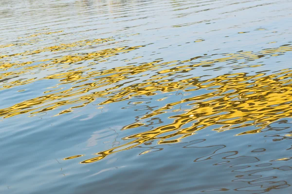 Superficie detallada del agua industrial contaminada . — Foto de Stock