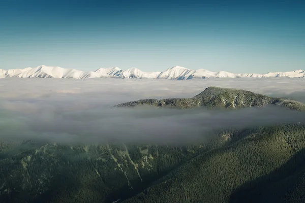 Ośnieżone góry w Niżne Tatry — Zdjęcie stockowe