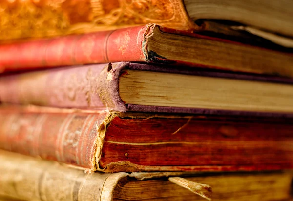 Eski kitap. Yakın çekim.