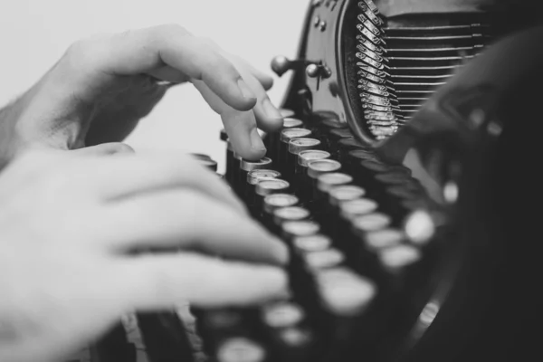 Hands writing on old typewriter — Stock Photo, Image