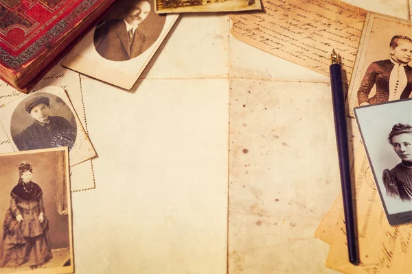 vintage fotoğraf, posta kartı ve kitabın arka plan