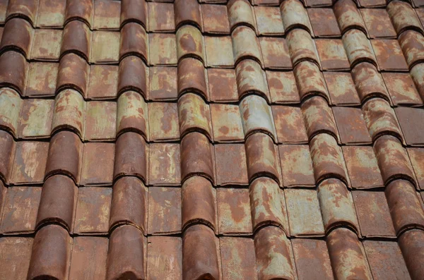 粘土タイル屋根のテクスチャと背景 — ストック写真