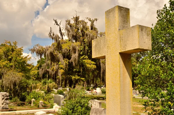 Kreuz-Denkmal auf dem Friedhof Bonaventure — Stockfoto