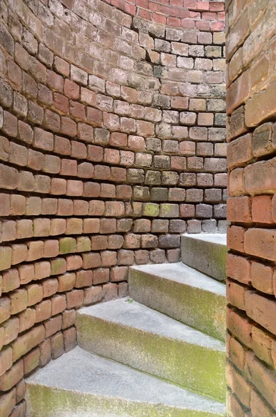 Escaleras en espiral a través de paredes de ladrillo —  Fotos de Stock