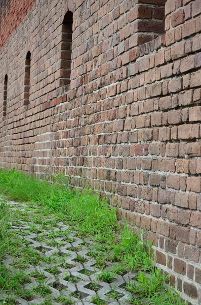 Calea de-a lungul unui zid din Fort Clinch State Park — Fotografie, imagine de stoc