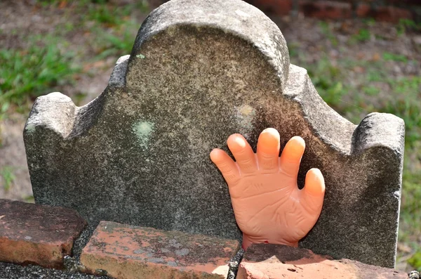 Uma mão da sepultura — Fotografia de Stock
