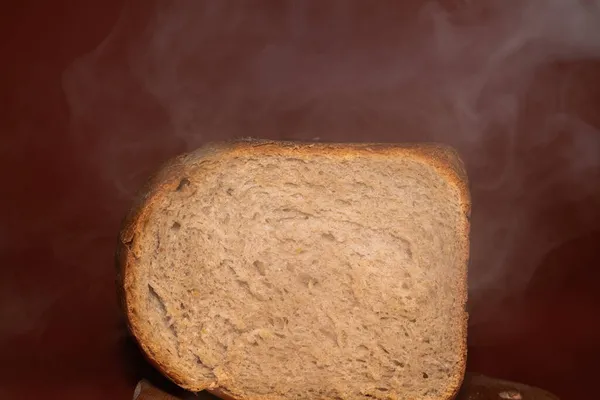 Gorący Chleb Domowej Roboty Jabłkiem Maszyny Chleba Naturalny Świeży Chleb — Zdjęcie stockowe