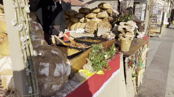Festiwal Kulinarny Tradycyjnym Jarmarku Wielkanocnym Krakowie Stragany Gorącym Jedzeniem Ulicznym — Wideo stockowe