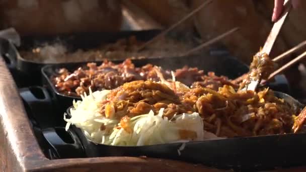 Zbliżenie Gorącej Tradycyjnej Polskiej Żywności Dla Wegan Mięsożerców Targach Wielkanocnych — Wideo stockowe
