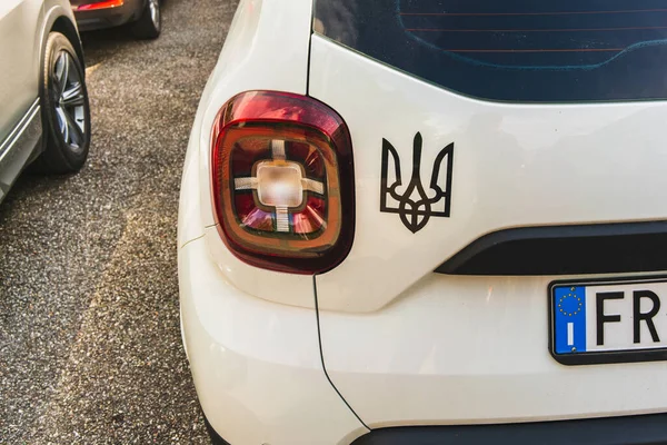 State Emblem Ukraine White Body Car License Plate Asphalt Road — 스톡 사진