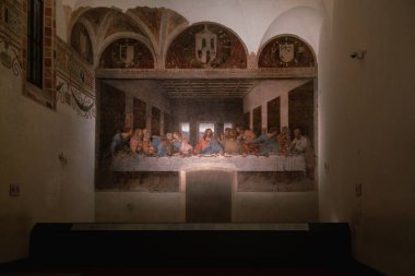 Leonardo da Vinci 'nin havarilerle birlikte İsa' nın son yemeğinin sahnesini anlatan anıtsal bir tablo: Santa Maria delle Grazie manastırının yemekhanesindeki son yemek.