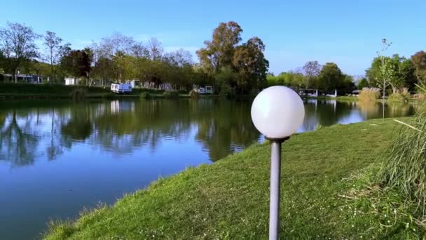 White Street Lamp Green Bank Pond Motorhome Trailers Other Side — Stock Video