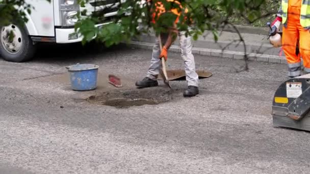 Replacing Old Asphalt Repairing Road Surface Road Worker Uniform Works — Videoclip de stoc