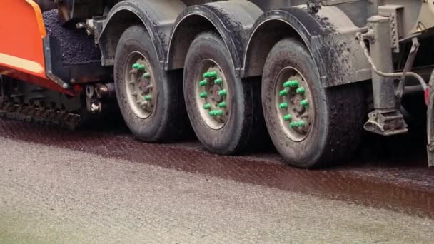 Replacing Old Asphalt Repairing Road Surface Asphalt Paver Lays Bitumen — Vídeo de Stock