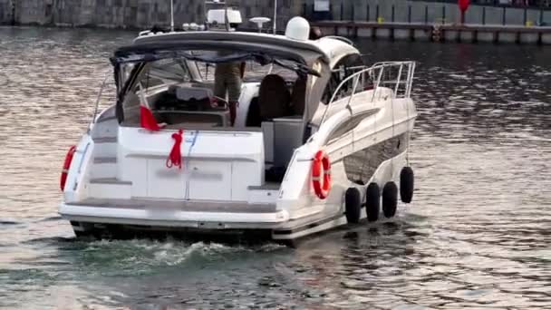 Private Yacht Floats Evening River Center City Gdansk Summer Holidays — Stockvideo