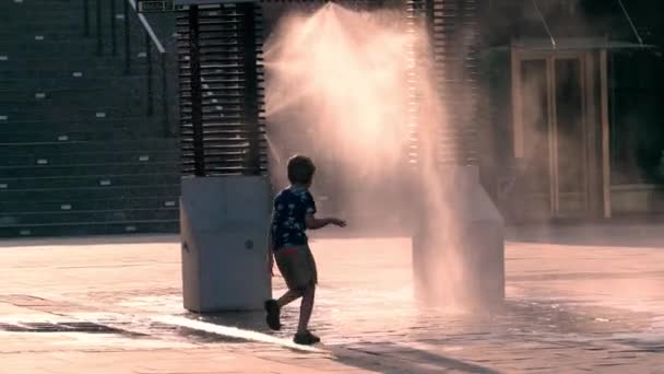 Little Boy Cools Climate Control Gate City Street Hot Day — ストック動画